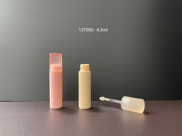 137092
Lipgloss with Applicator