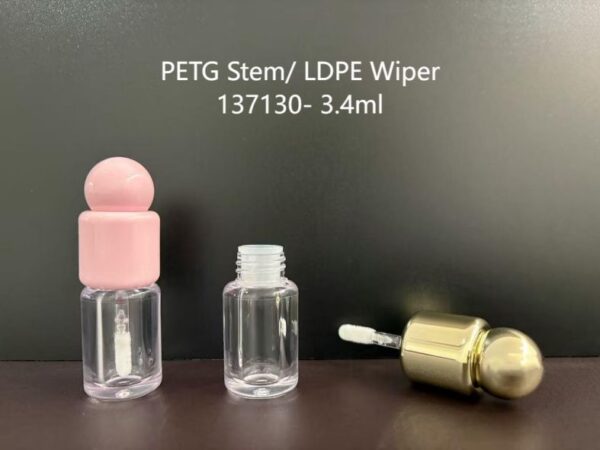 137130
Lipgloss with Applicator