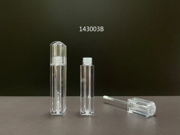 143003B
Lipgloss with Applicator