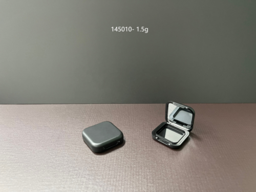 145010
Square Compact with Mirror and Snap Closure