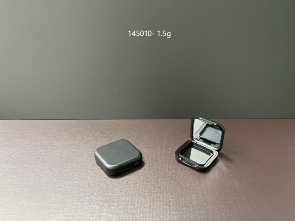 145010
Square Compact with Mirror and Snap Closure