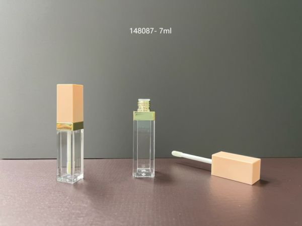 148087
Lipgloss with Applicator