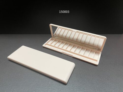 150003
Multi-Color Square Compact with Mirror and Snap Closure