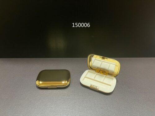 150006
Multi-Color Square Compact with Mirror and Push-Button Closure