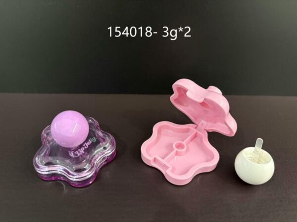 154018
Multi-Color Lipgloss with Applicator