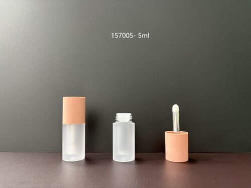 157005
Lipgloss with Applicator