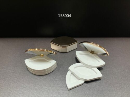 158004
Multi-Color Compact with Mirror and Magnetic Closure, Stackable