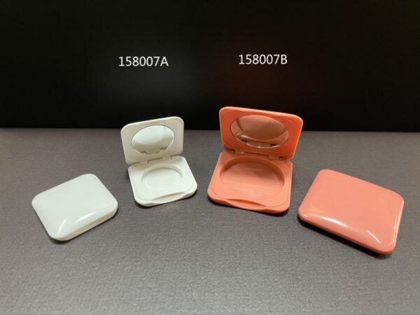 158007A
Square Compact with Mirror and Snap Closure