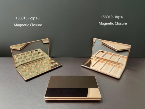 158019
Multi-Color Square Compact with Mirror and Magnetic Closure