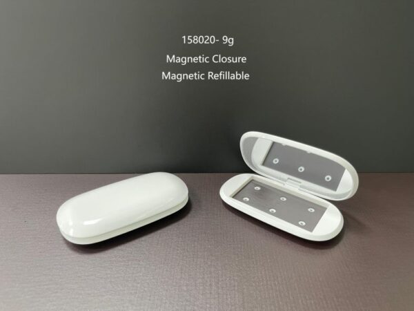 158020
Compact with Mirror and Magnetic Closure, Refillable
