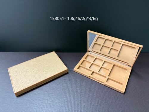 158051
Multi-Color Square Compact with Mirror and Deco Top and Snap Closure