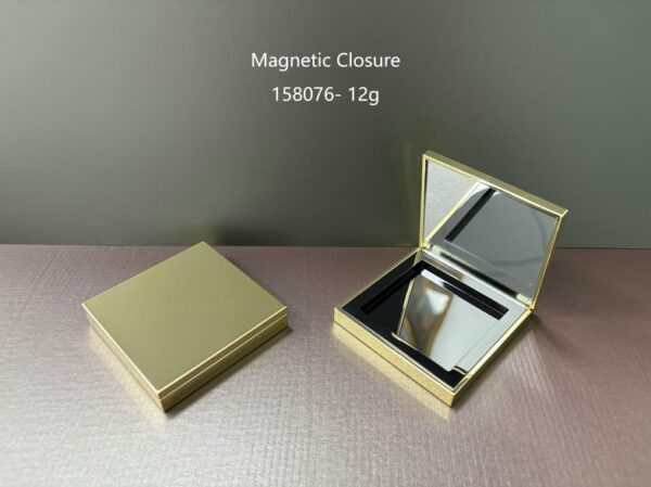 158076
Square Compact with Mirror and Magnetic Closure