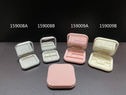 159008A
Square Compact with Mirror and Magnetic Closure