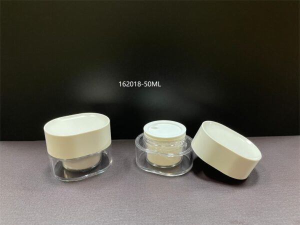 162018-50
Shaped Bottle with Double-Wall, Refillable