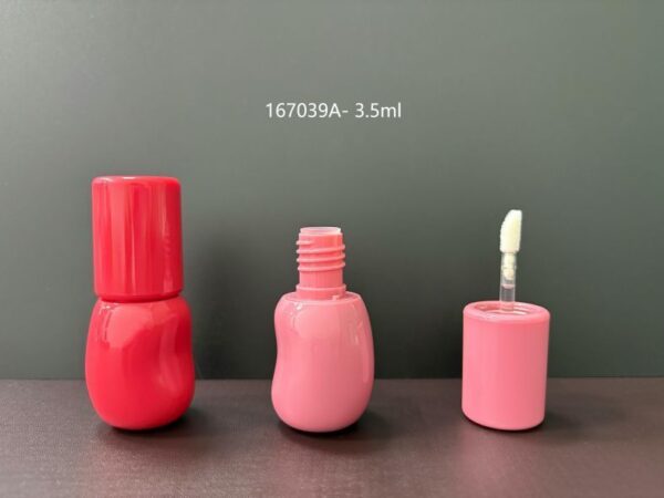 167039A
Shaped Lipgloss with Applicator