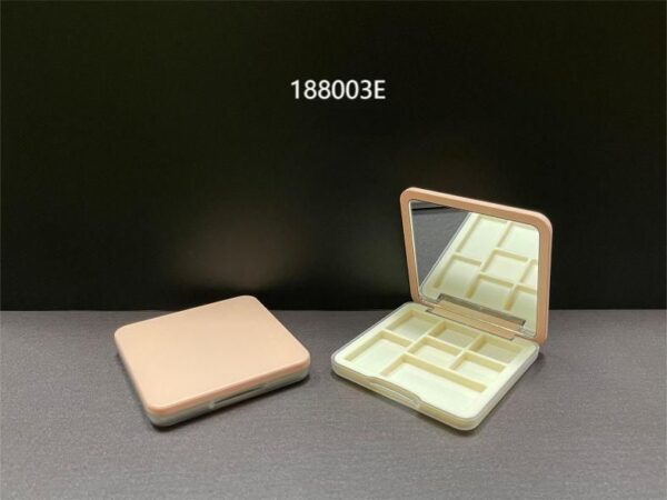 188003E
Multi-Color Square Compact with Mirror and Snap Closure