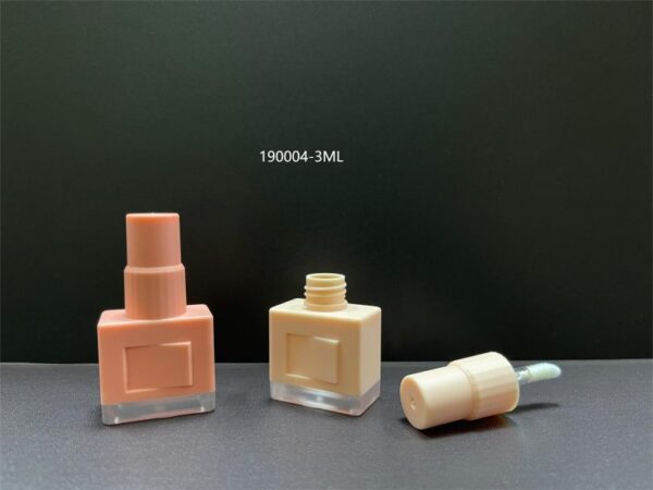 190004
Shaped Lipgloss with Applicator