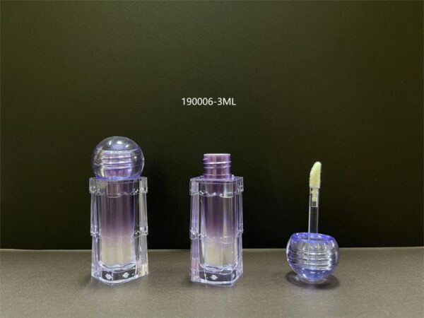 190006
Shaped Lipgloss with Applicator