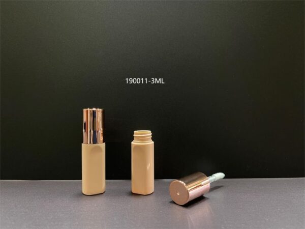 190011-3.0g-Single-With-Applicator-Screw-Closure.jpg 190011
Lipgloss with Applicator