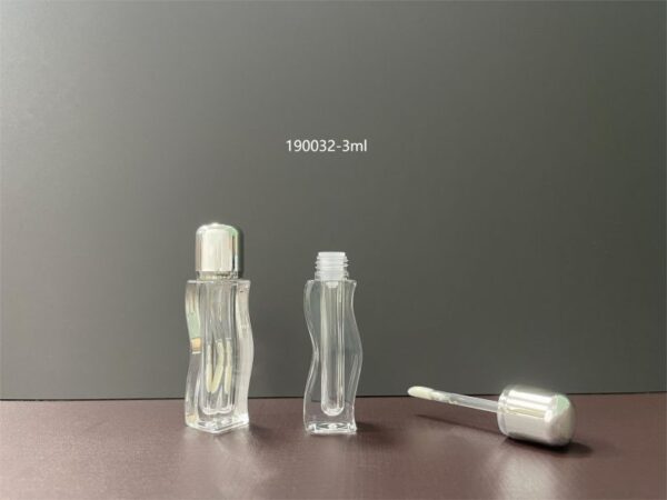 190032
Shaped Lipgloss with Applicator