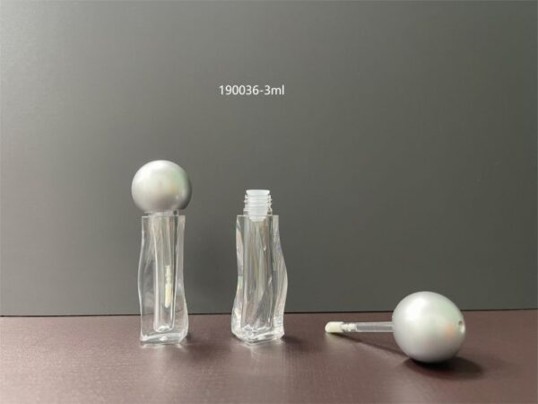 190036-3.0g-Single-With-Applicator-Screw-Closure.jpg 190036
Shaped Lipgloss with Applicator