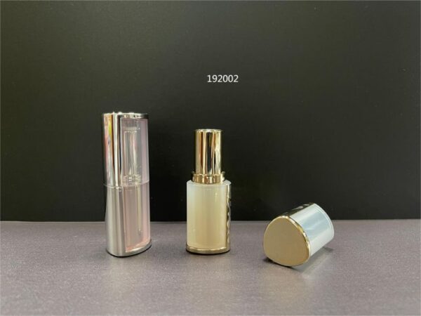 192002-3.5g-Single-Snap_Closure 192002
Lipstick