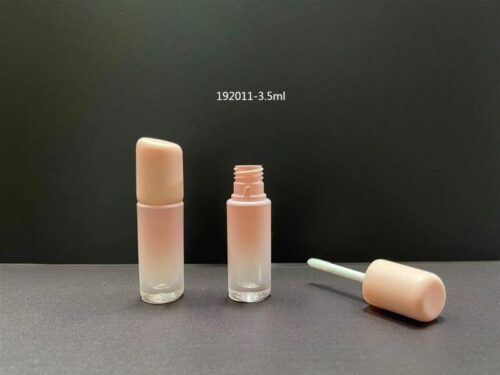 192011
Lipgloss with Applicator