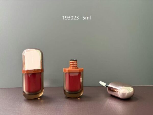 193023
Shaped Lipgloss with Applicator and Double-Wall