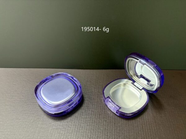 195014
Square Compact with Mirror and Push-Button Closure