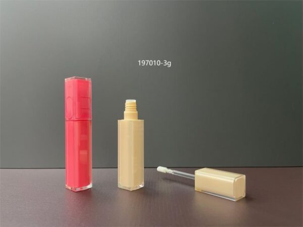 197010
Square Lipgloss with Applicator