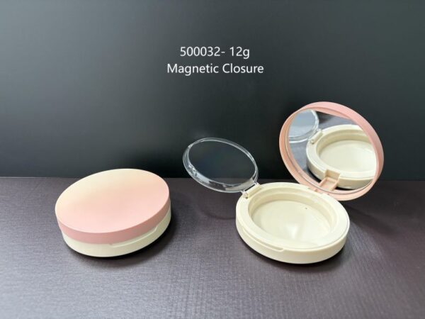 500032
Compact with Mirror and Center Plate