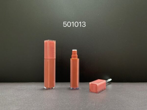 501013
Lipgloss with Applicator and Double-Wall