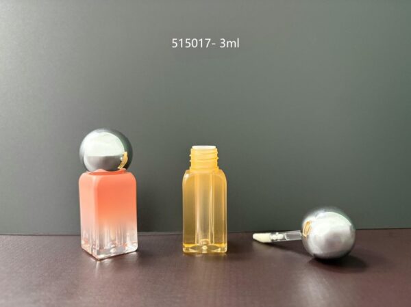 515017
Shaped Lipgloss with Applicator