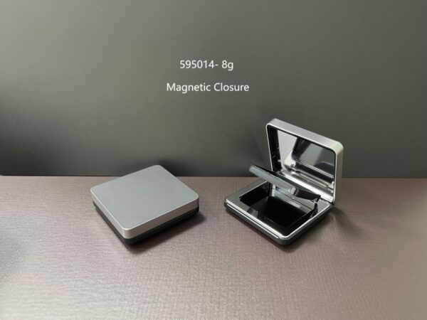 595014
Square Compact with Mirror and Center Plate