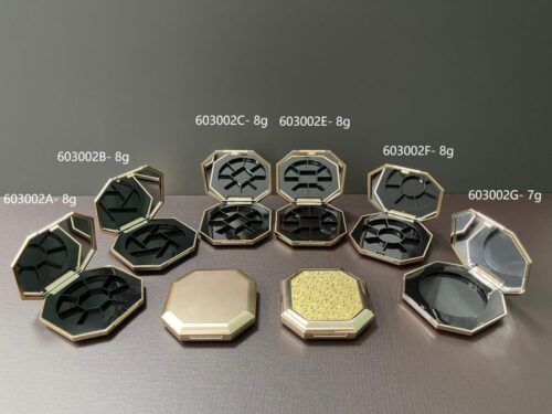 603002A
Multi-Color Compact with Mirror
