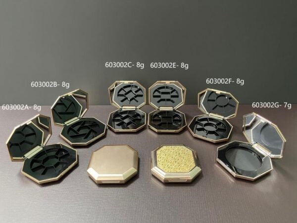 603002A
Multi-Color Compact with Mirror