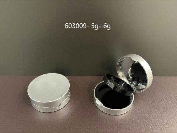 603009
Multi-Color Compact with Mirror and Center Plate