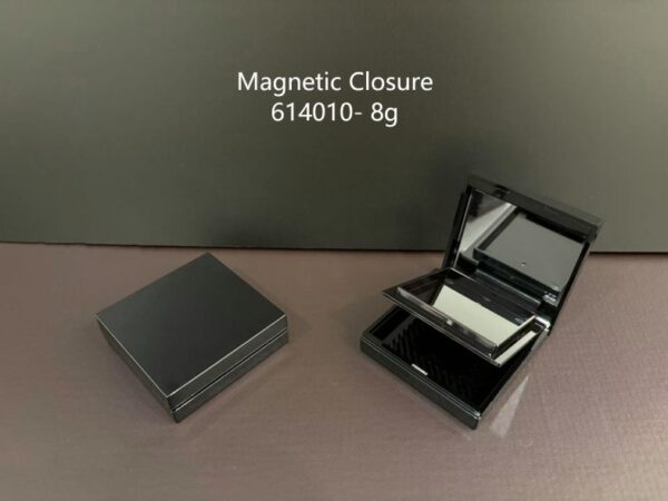 614010
Square Compact with Mirror and Center Plate