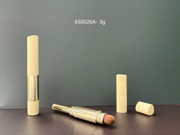 650026A
Shaped Lipstick with Applicator