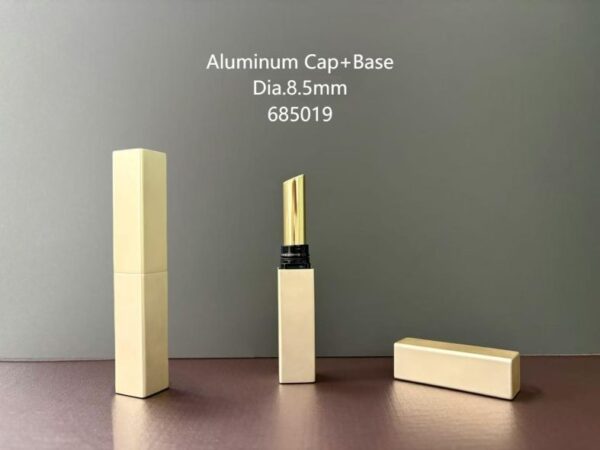685019
Square Lipstick with Airtight, S-Free and POM-Free