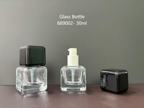 689002
Square Bottle