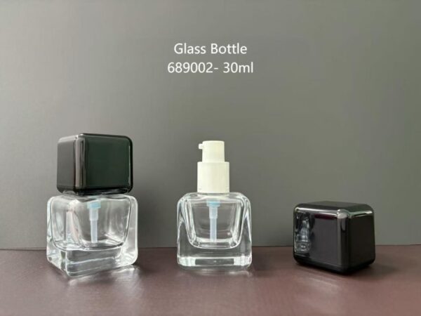 689002
Square Bottle