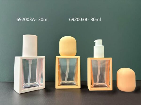 692003B
Square Bottle