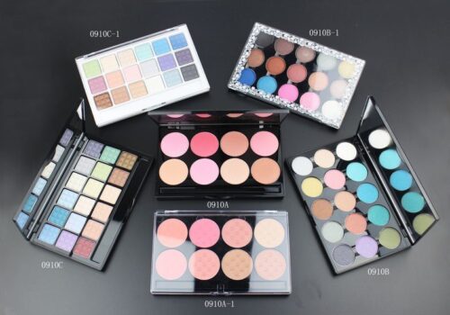 0910A
Multi-Color Square Compact with Mirror and Magnetic Closure