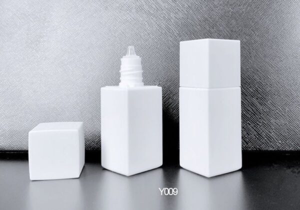Y009
Square Bottle with Airtight