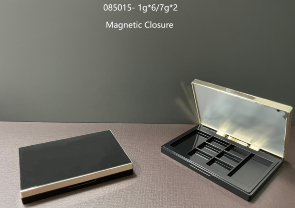 085015
Eight-Color Square, Compact, With Mirror