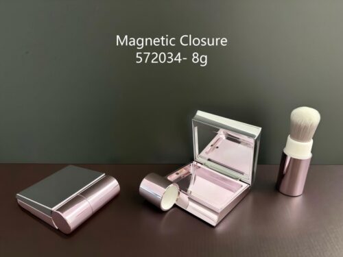 ct 572034
Shaped Compact with Mirror and Applicator